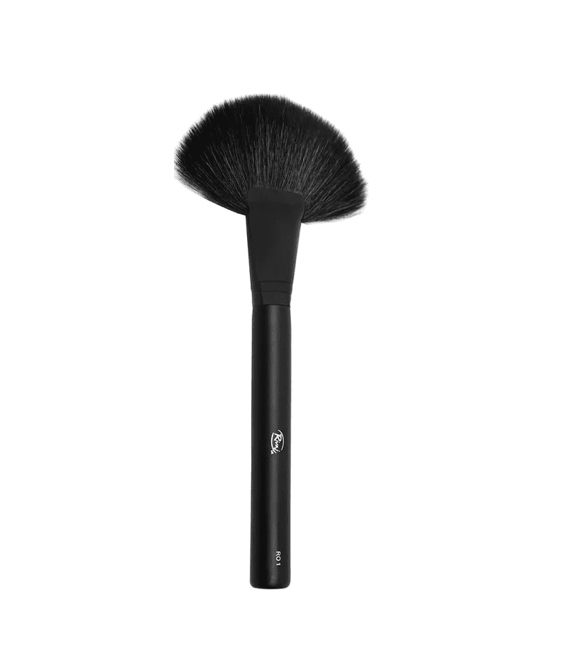 Rivaj #01 Fan Makeup Brush – soft fan brush for highlighting and finishing makeup